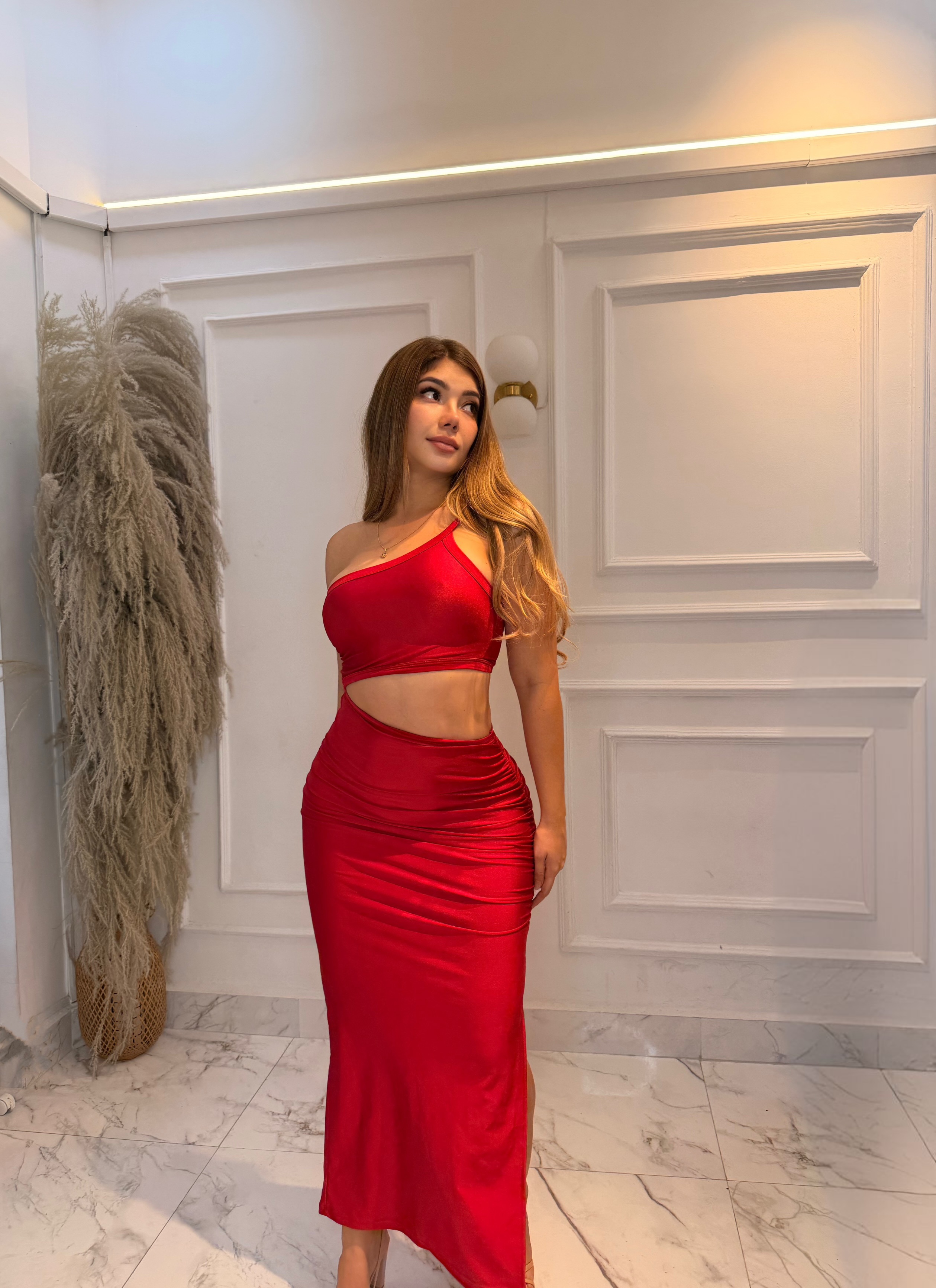VESTIDO LARGO DESTELLANTE MEDIO BESO ARUNCHADO